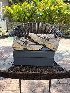 New Balance 1000 White Red M1000CB Women’s Size 7 NEW Box Retro Shoe $150 Retail